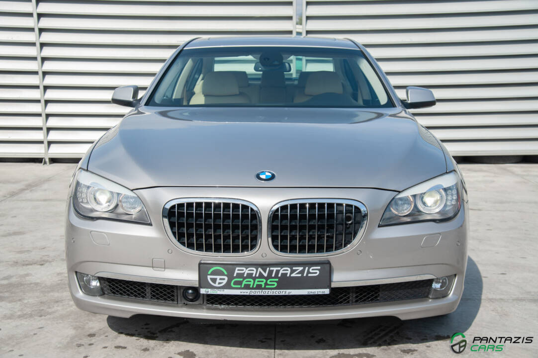 BMW 750i 4.4 V8 408HP AUTO
