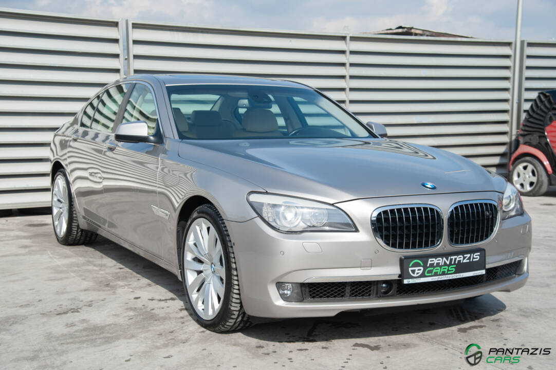 BMW 750i 4.4 V8 408HP AUTO